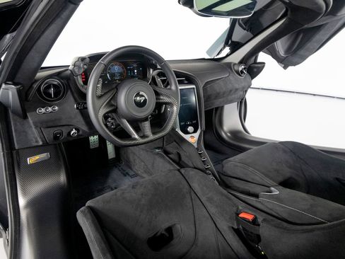 Used 2025 McLaren 750S RWD image 15
