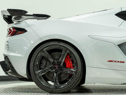 Used 2023 Chevrolet Corvette Z06 w/ Z07 Performance Package RWD image 33