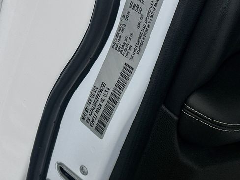 Used 2023 Jeep Grand Cherokee L Laredo image 12