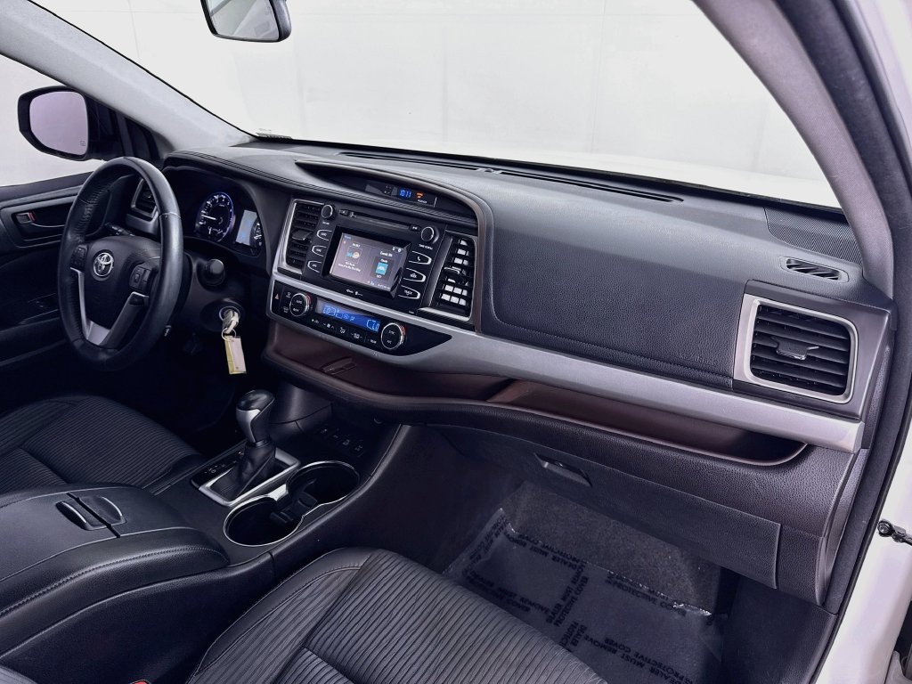Used 2015 Toyota Highlander Plus AWD/4WD image 31