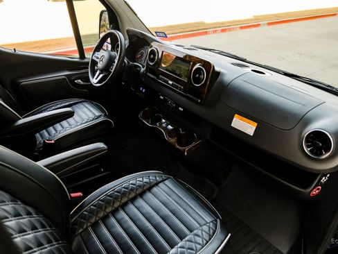 Used 2023 Mercedes-Benz Sprinter 3500 image 45