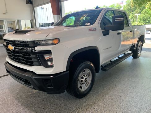 Used 2024 Chevrolet Silverado 2500 W/T w/ WT Convenience Package AWD/4WD image 4