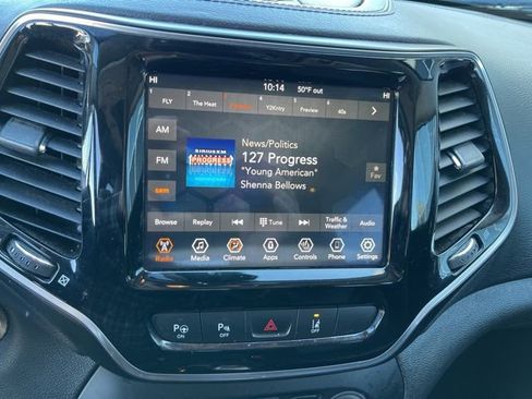 Used 2019 Jeep Cherokee Limited w/ Luxury Group FWD image 10