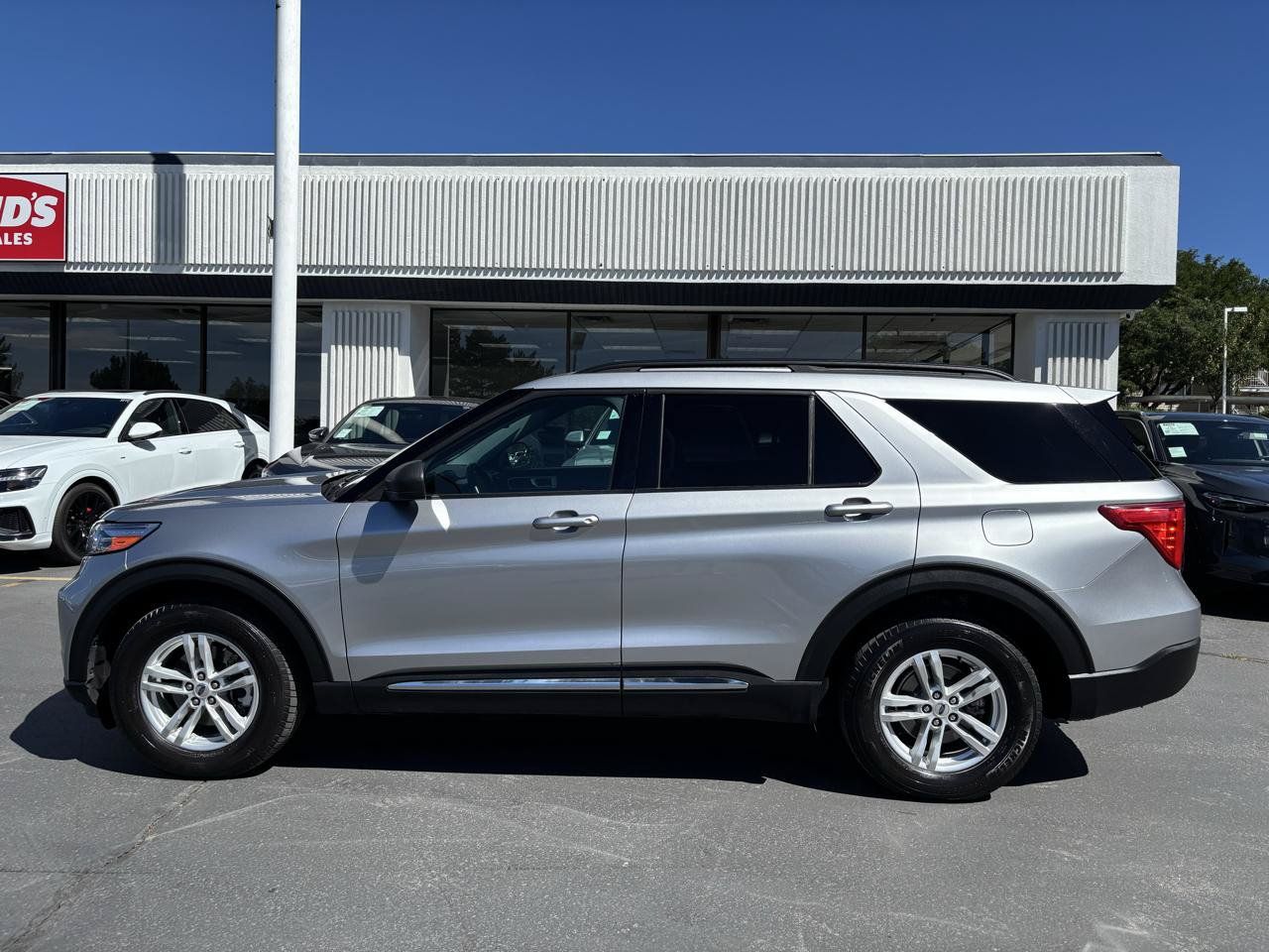 Used 2021 Ford Explorer XLT AWD/4WD image 13