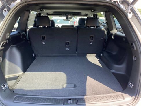 New 2025 Jeep Grand Cherokee Altitude image 5