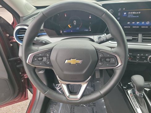Used 2025 Chevrolet Trax LT w/ Driver Confidence Package FWD image 21