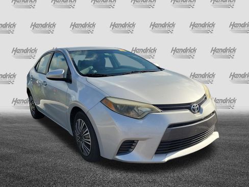 Used 2016 Toyota Corolla LE FWD image 2