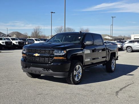 Used 2018 Chevrolet Silverado 1500 Custom w/ Custom Value Package image 3