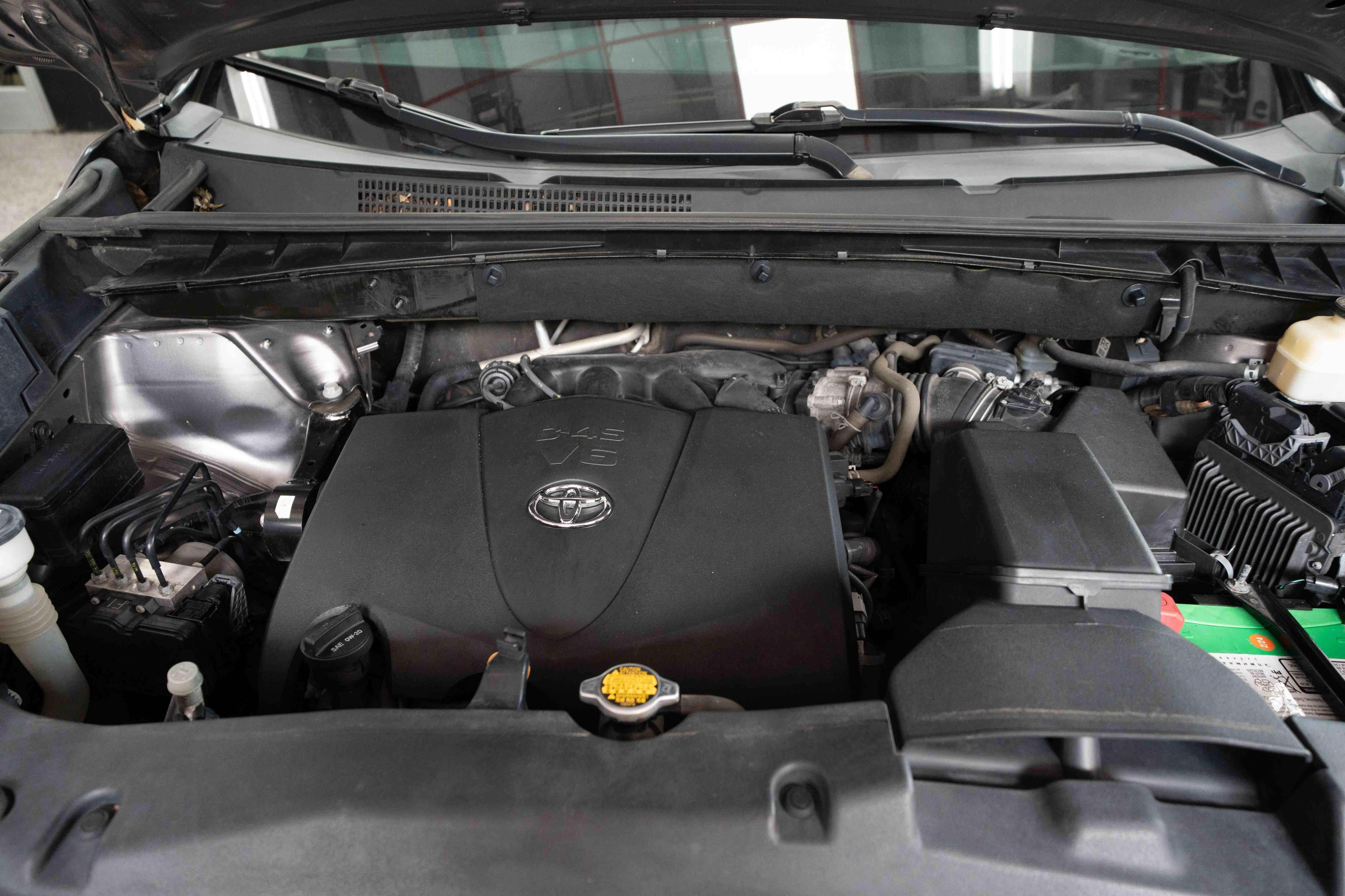 Used 2017 Toyota Highlander SE AWD/4WD image 32