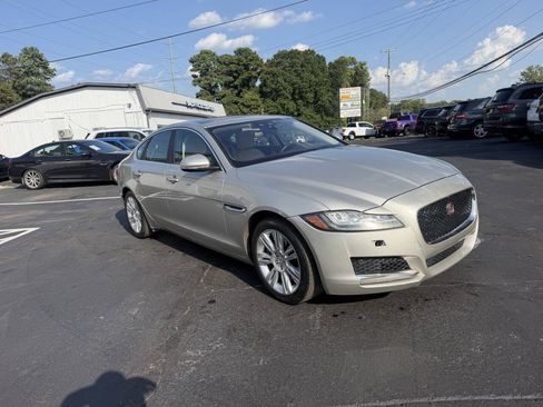Used 2016 Jaguar XF Premium AWD/4WD image 3