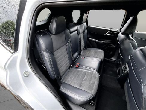 Used 2024 Mitsubishi Outlander SE Black Edition FWD image 20
