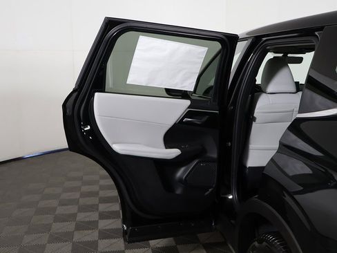 New 2025 Mitsubishi Outlander SE image 23