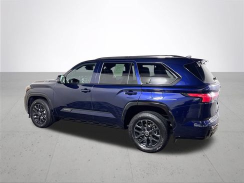 Used 2024 Toyota Sequoia Platinum AWD/4WD image 8