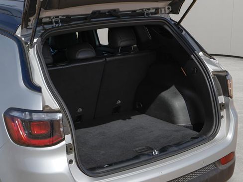 Used 2024 Jeep Compass Trailhawk image 12