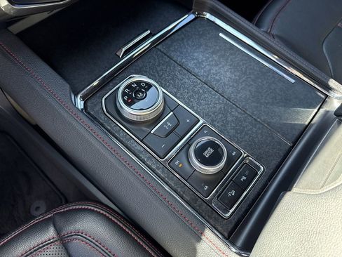 Used 2024 Ford Expedition Limited image 29