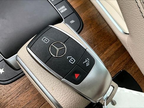Certified 2023 Mercedes-Benz GLS 450 4MATIC image 15