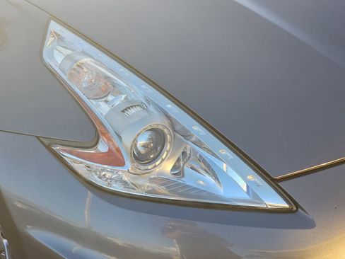 Used 2017 Nissan 370Z w/ Sport Package image 33