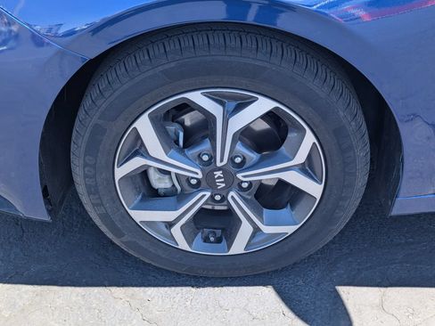 Used 2020 Kia Forte LXS FWD image 13