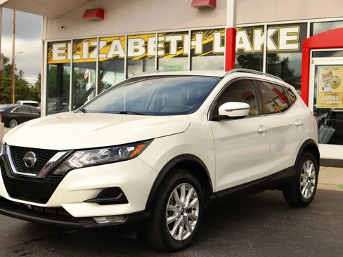 Used 2021 Nissan Rogue Sport SV FWD image 1