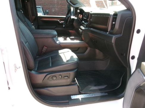 Used 2024 Chevrolet Silverado 2500 High Country w/ High Country Premium Package AWD/4WD image 13