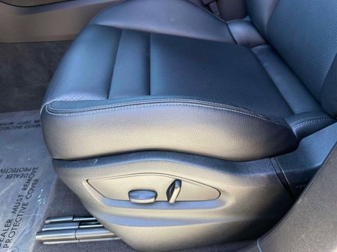 Used 2024 Porsche Cayenne AWD image 39