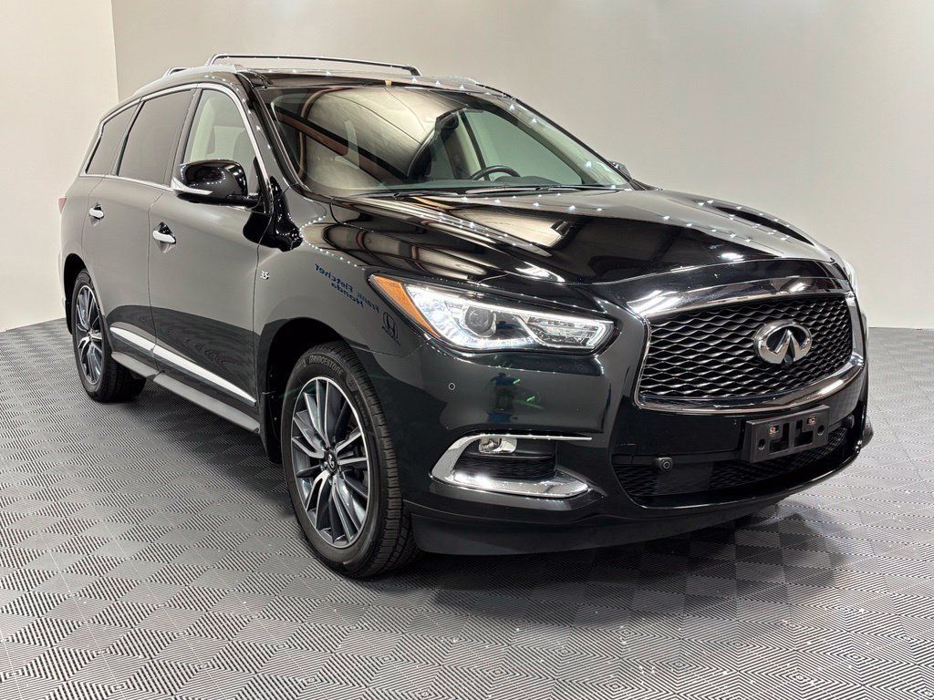Used 2018 INFINITI QX60 Luxe w/ Deluxe Technology Package AWD/4WD image 3