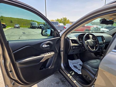 Used 2018 Jeep Cherokee Limited AWD/4WD image 11