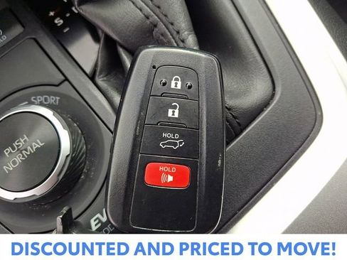 Used 2023 Toyota RAV4 XLE Premium image 18