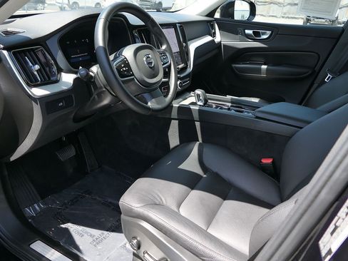 Used 2025 Volvo XC60 B5 Plus AWD/4WD image 10