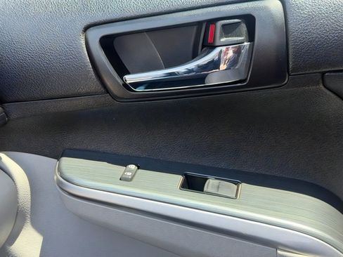 Used 2014 Toyota Camry LE FWD image 31