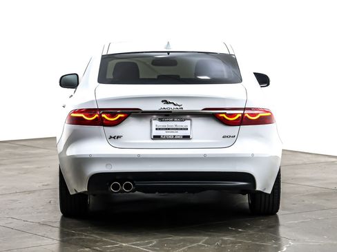 Used 2017 Jaguar XF Premium image 4