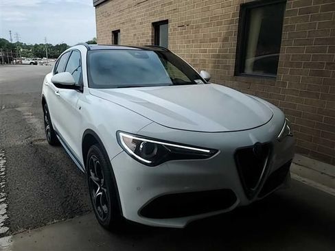 Used 2023 Alfa Romeo Stelvio Ti AWD/4WD image 19