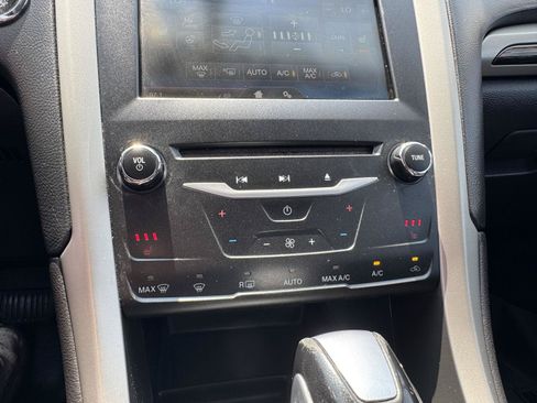 Used 2015 Ford Fusion SE w/ Equipment Group 202A FWD image 22