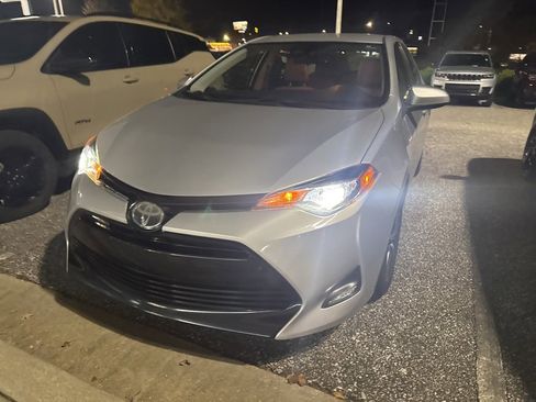 Used 2019 Toyota Corolla LE image 2