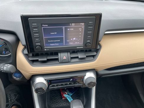 Used 2021 Toyota RAV4 XLE w/ Convenience Package AWD/4WD image 18