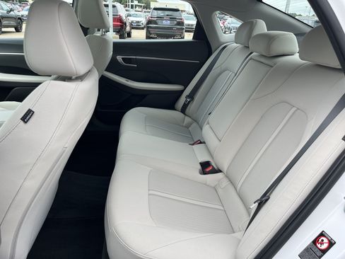 Used 2022 Hyundai Sonata SEL w/ Convenience Package FWD image 12
