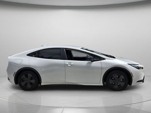 Used 2025 Toyota Prius Plug-In Hybrid FWD image 5