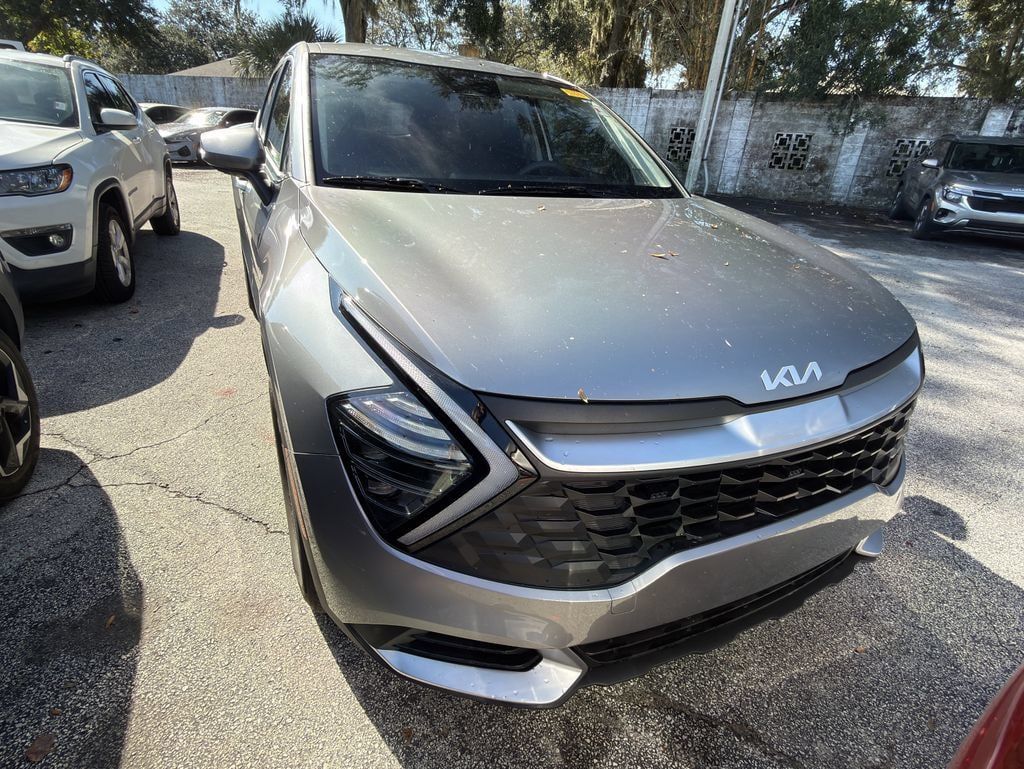 Certified 2025 Kia Sportage LX FWD image 2