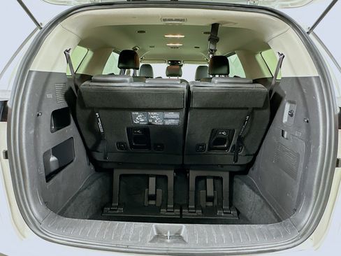 Used 2024 Kia Carnival LX image 29