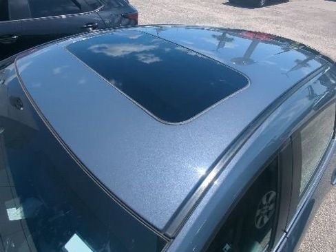 Used 2022 MAZDA MAZDA3 s FWD image 9
