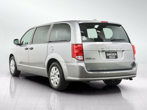 Used 2020 Dodge Grand Caravan SE w/ UConnect Hands-Free Group FWD image 3