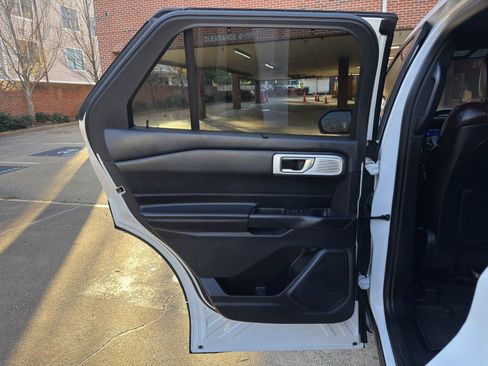 Used 2020 Ford Explorer Platinum w/ Premium Technology Package image 14