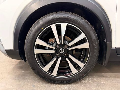 Used 2018 Nissan Kicks SV FWD image 8