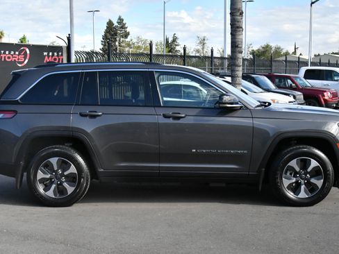 Used 2022 Jeep Grand Cherokee Limited 4xe w/ MOPAR Finishing Package AWD/4WD image 9