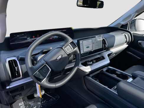 New 2025 Ford Expedition Active image 6