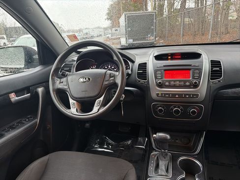 Used 2015 Kia Sorento LX image 8