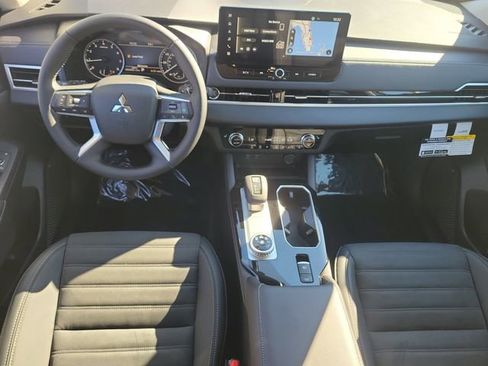 New 2026 Mitsubishi Outlander SE image 17