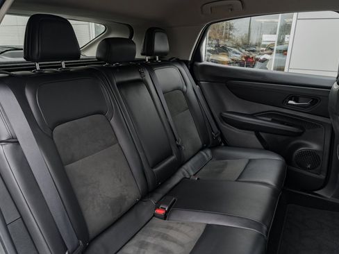 Used 2024 Nissan Ariya AWD image 22