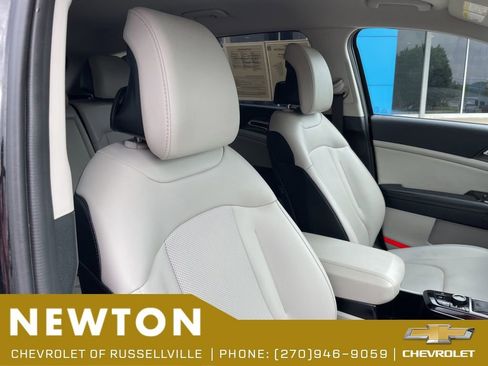 Used 2025 Kia Sportage EX FWD image 27