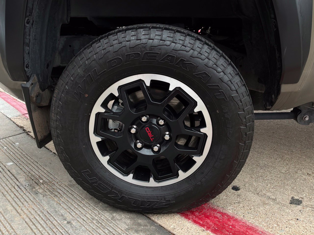 Used 2024 Toyota Tacoma TRD Off-Road w/ TRD Off Road Premium Package AWD/4WD image 9